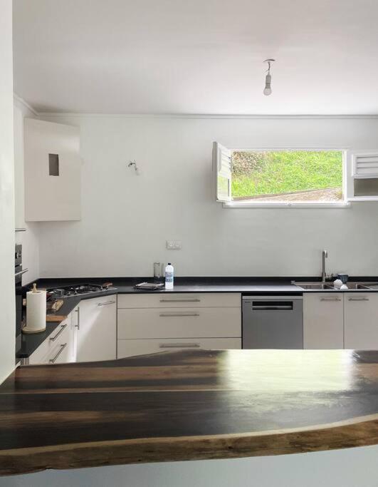 Spacieux Appartement A La Villa Montagne Le Carbet Exterior foto